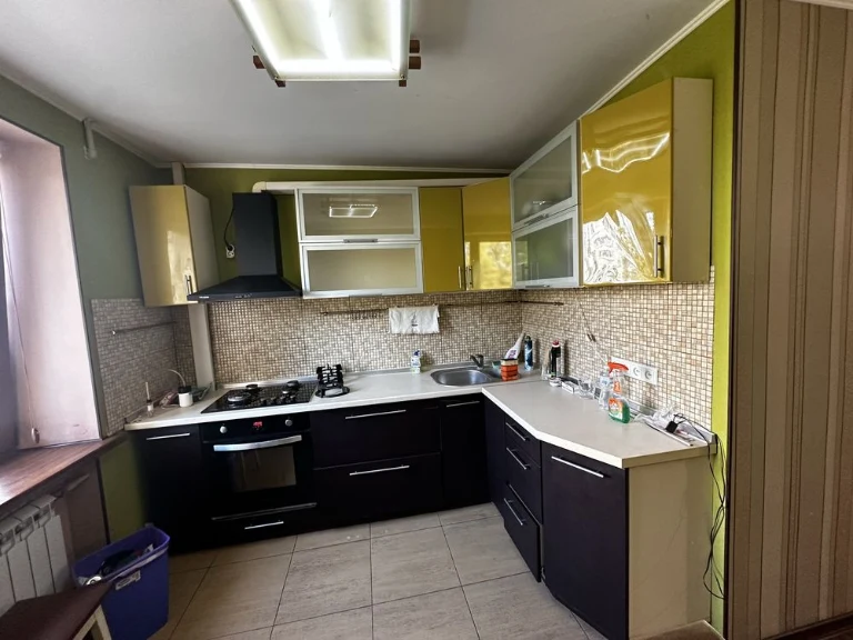 Продаж 2 кімнатноі квартири з косметичним ремонтом