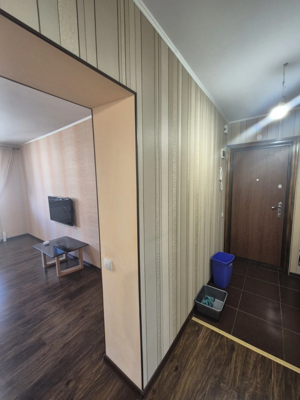 Двухкомнатная квартира с ремонтом г.Черноморск, ул.Защитнико