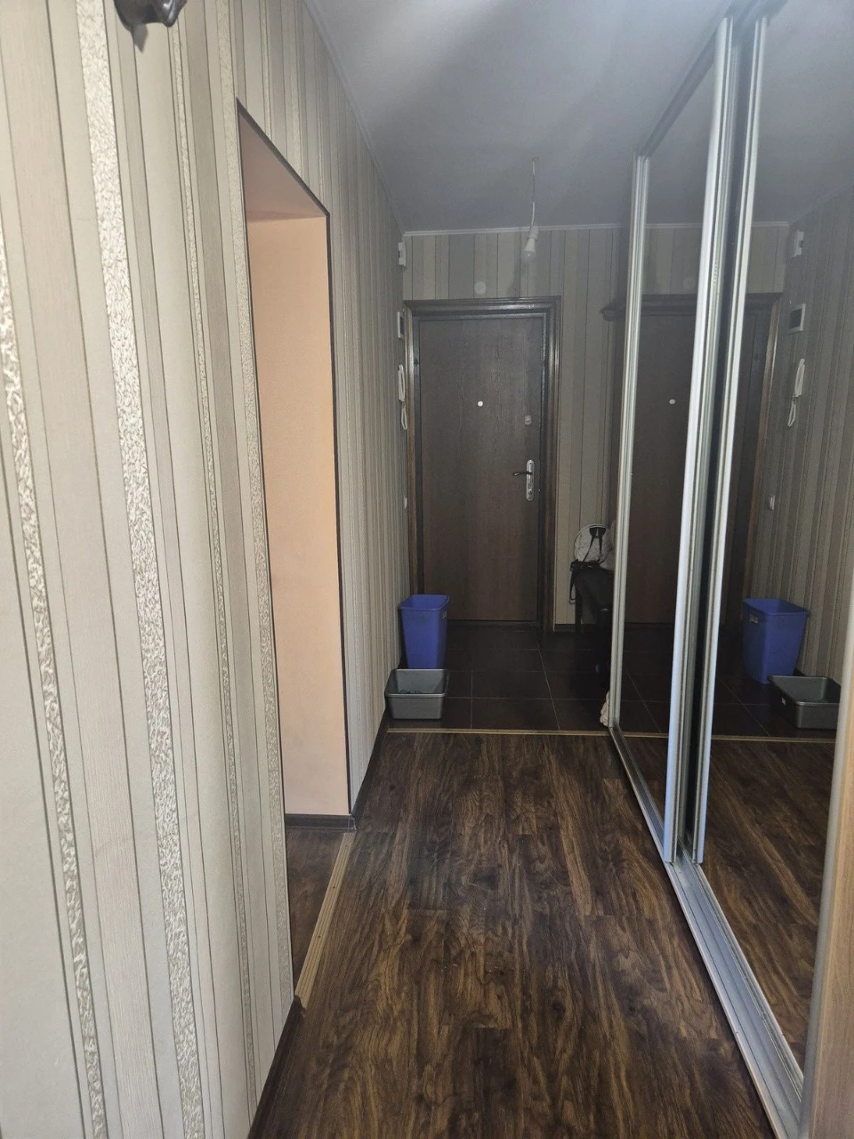 Двухкомнатная квартира с ремонтом г.Черноморск, ул.Защитнико
