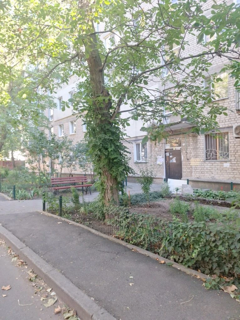 Продаж 2-кімнатна квартира, під ремонт, 1/5, центр, можна під офіс, 37 тисяч доларів