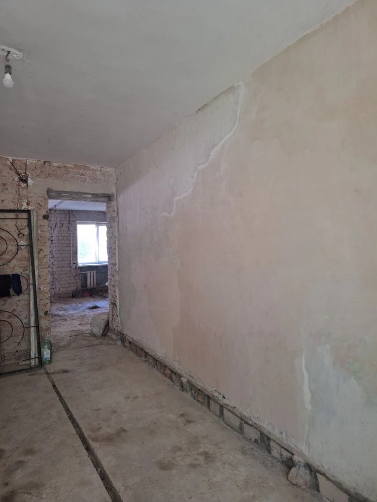 Продаж 2-кімнатна квартира, під ремонт, 1/5, центр, можна під офіс, 37 тисяч доларів