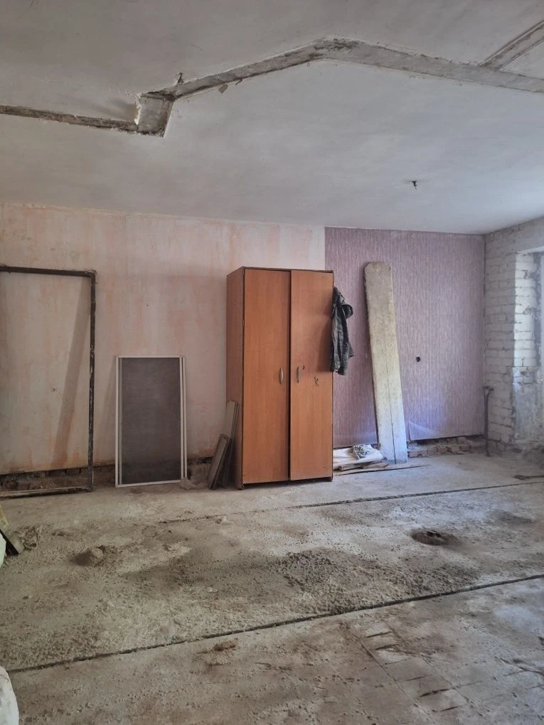 Продаж 2-кімнатна квартира, під ремонт, 1/5, центр, можна під офіс, 37 тисяч доларів