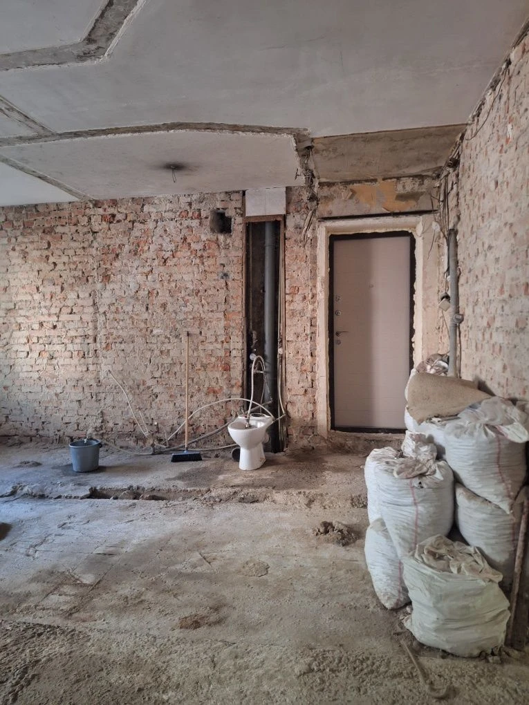 Продаж 2-кімнатна квартира, під ремонт, 1/5, центр, можна під офіс, 37 тисяч доларів