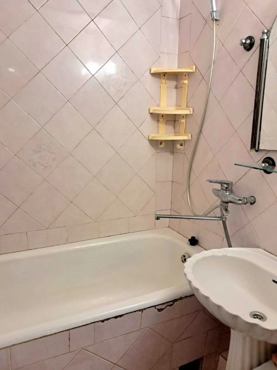 Продам 3х.ком в топ районе, низкий этаж