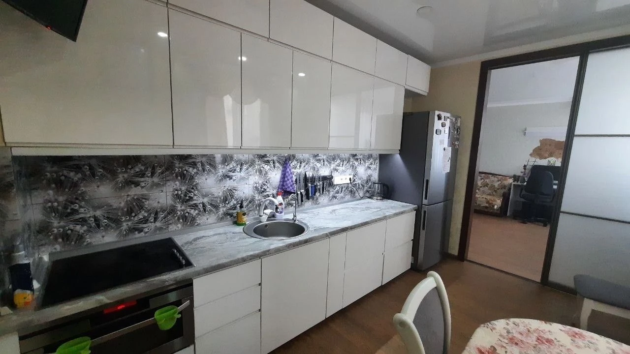 Cozy 1-bedroom apartment with custom renovation — move in and