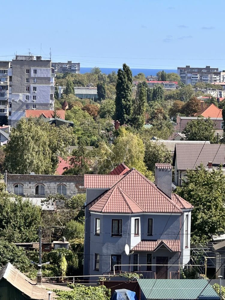 Продаю 1-кімнатну квартиру. Чорноморськ. Є газ.