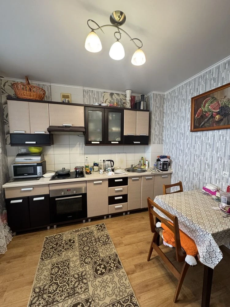 Продається 2-кімнатна квартира, вул. Парусна