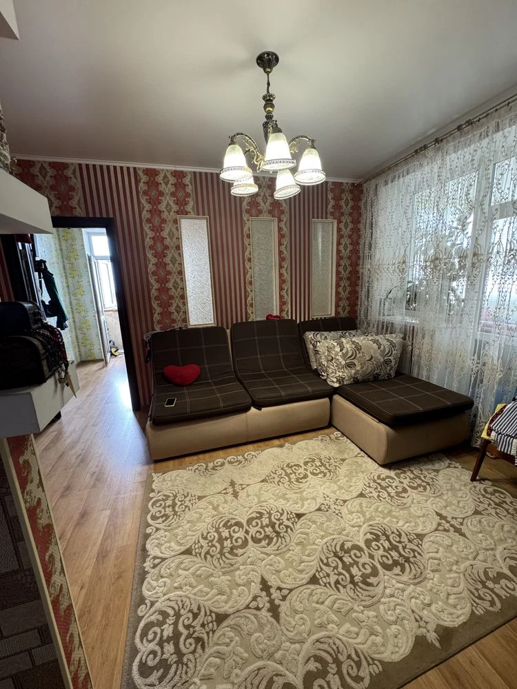 Продається 2-кімнатна квартира, вул. Парусна