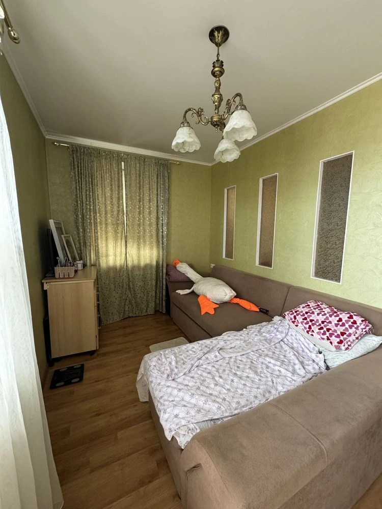 Продається 2-кімнатна квартира, вул. Парусна