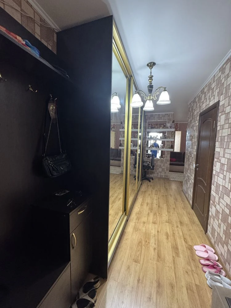 Продається 2-кімнатна квартира, вул. Парусна