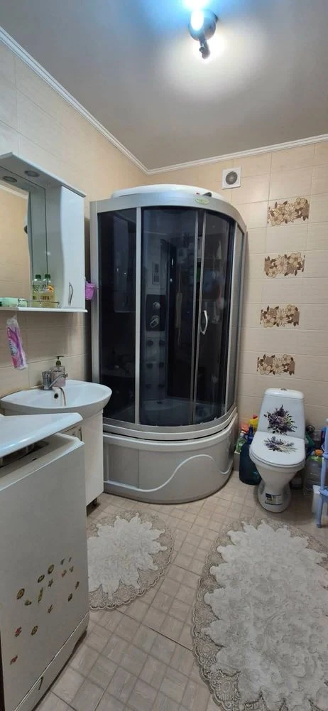 Продається 2-кімнатна квартира, вул. Парусна