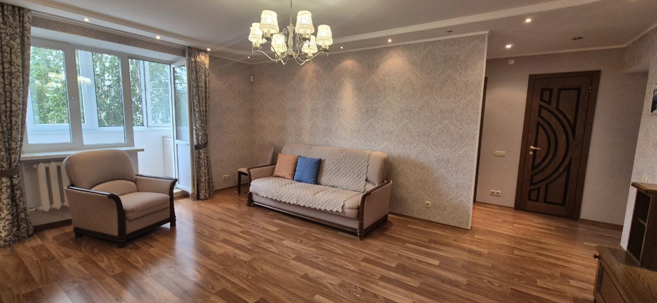 Продам 3-х комнатную, ул.Парковая,70м2, 3 этаж, газ