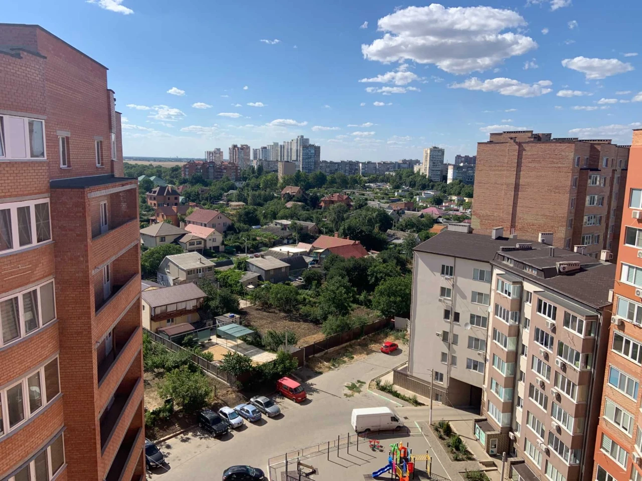 Продам 1 комнатную с кухней студией в Монолите