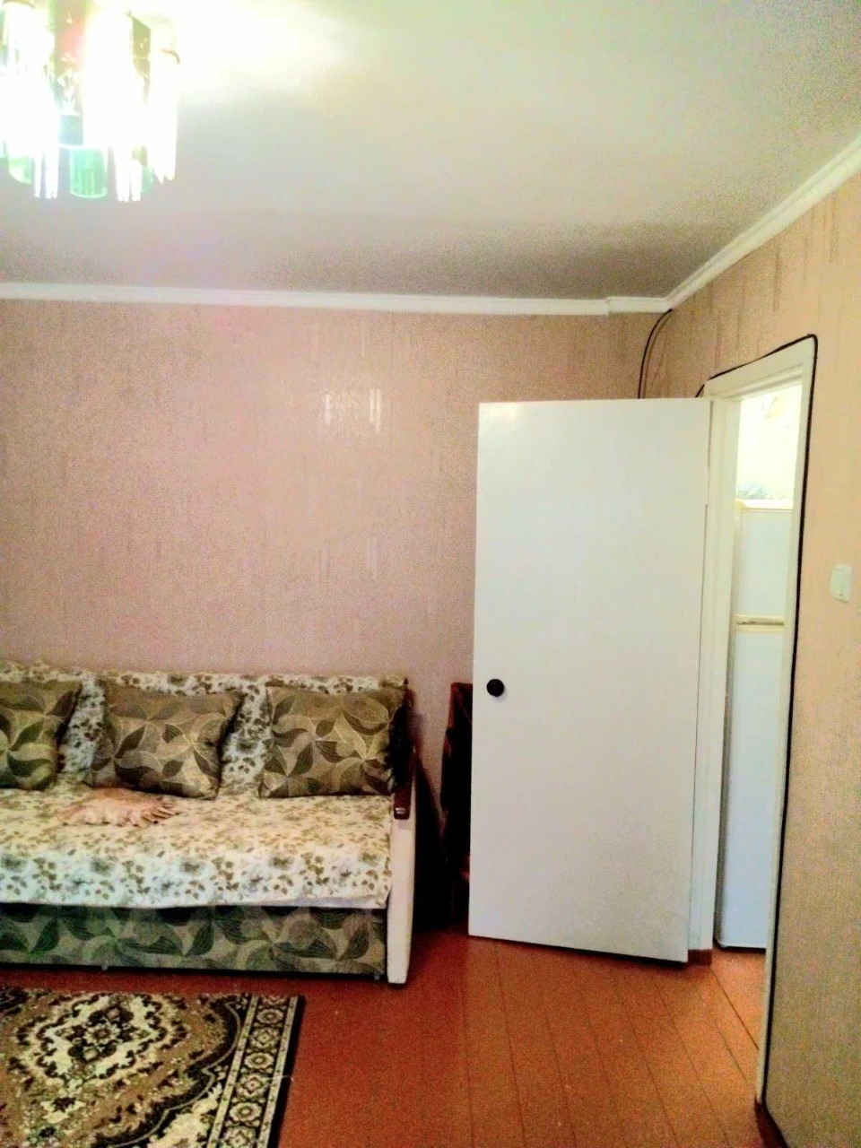 1 кімната на низькому поверсі в 9-поверховому будинку.