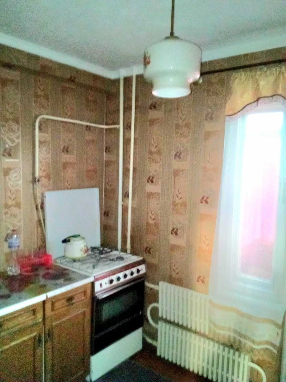 1 кімната на низькому поверсі в 9-поверховому будинку.
