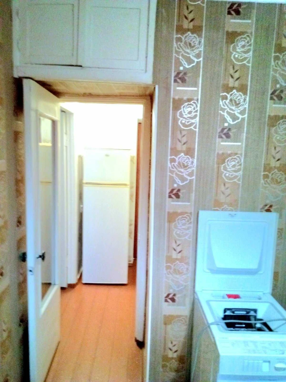 1 кімната на низькому поверсі в 9-поверховому будинку.