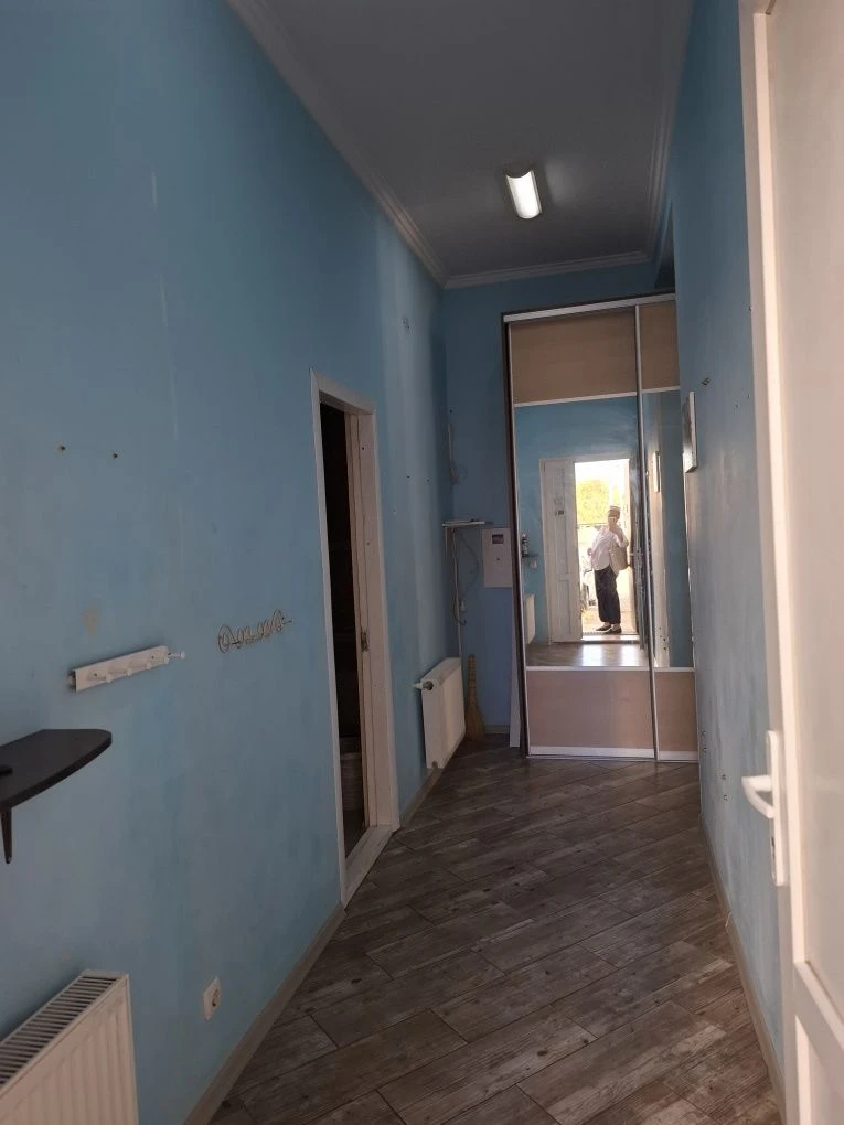 квартира с отдельным входом и паркингом !