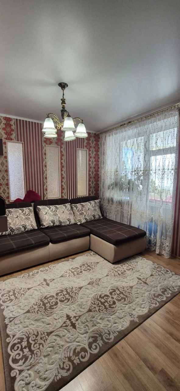 Продается 2-комнатная квартира в Чорноморске, с мебелью и отоплением