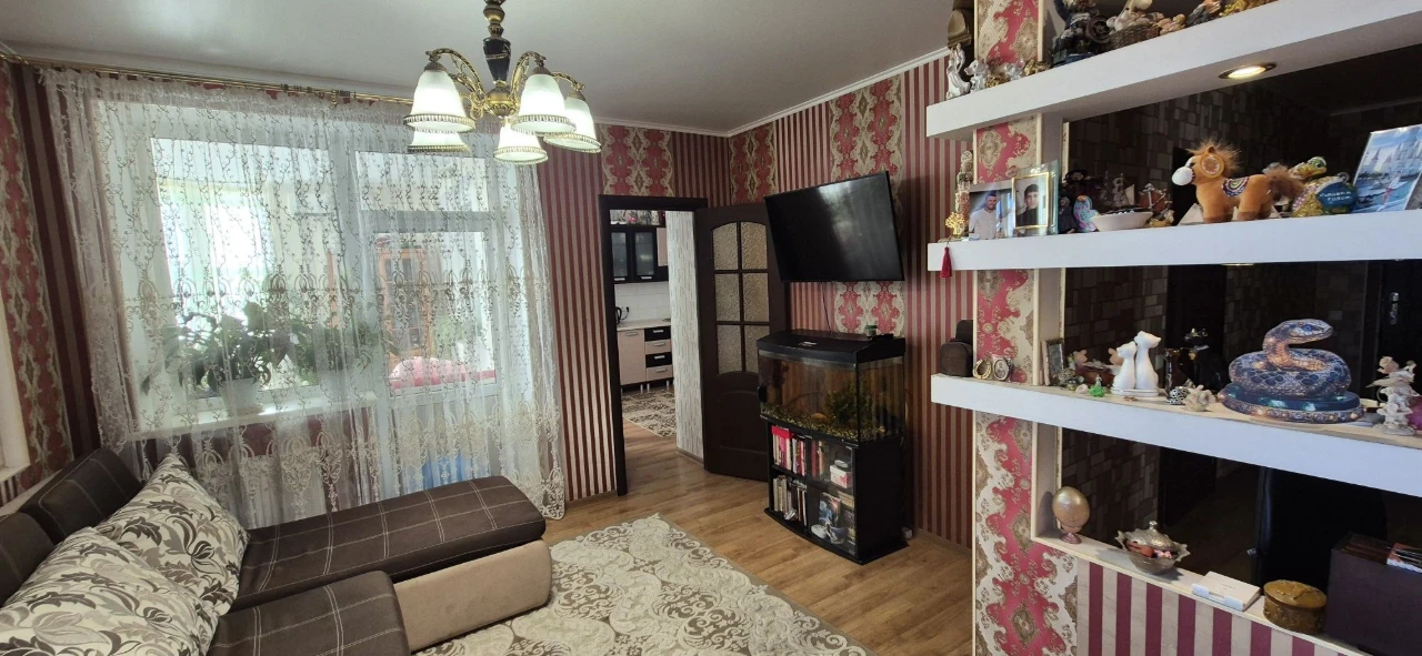 Продается 2-комнатная квартира в Чорноморске, с мебелью и отоплением