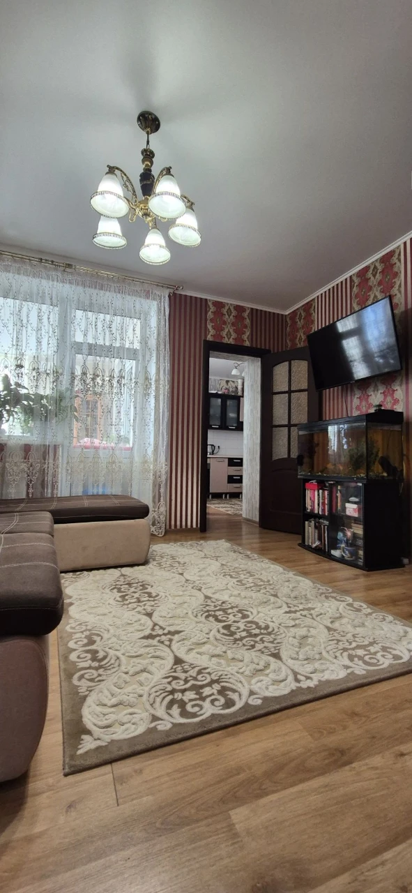 Продается 2-комнатная квартира в Чорноморске, с мебелью и отоплением