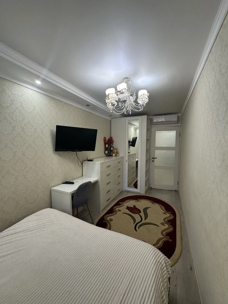 Продається 4-кімнатна квартира, перепланована в 2 окремі