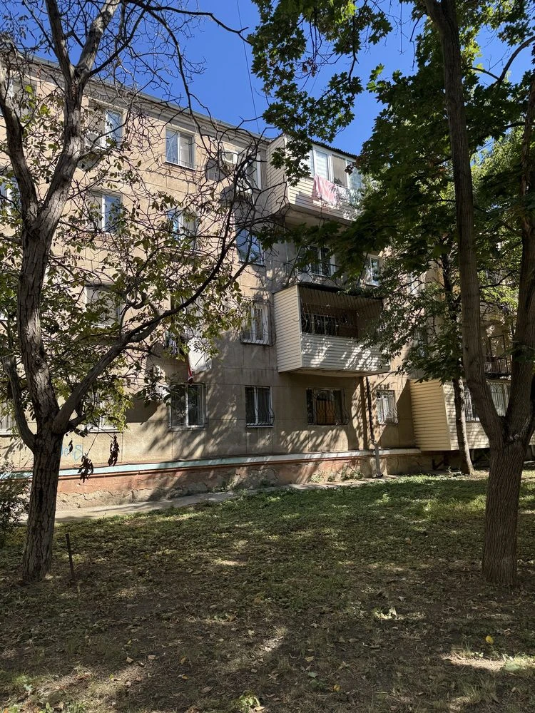 Продається 4-кімнатна квартира, перепланована в 2 окремі