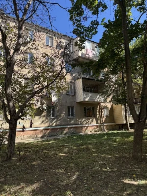 Продається 4-кімнатна квартира, перепланована в 2 окремі