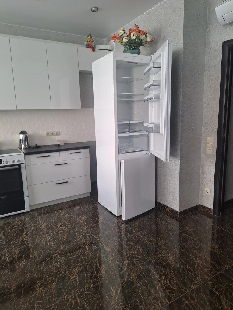 Продається 1-кімнатна квартира на Ц.Бульварі, 2 поверх/10