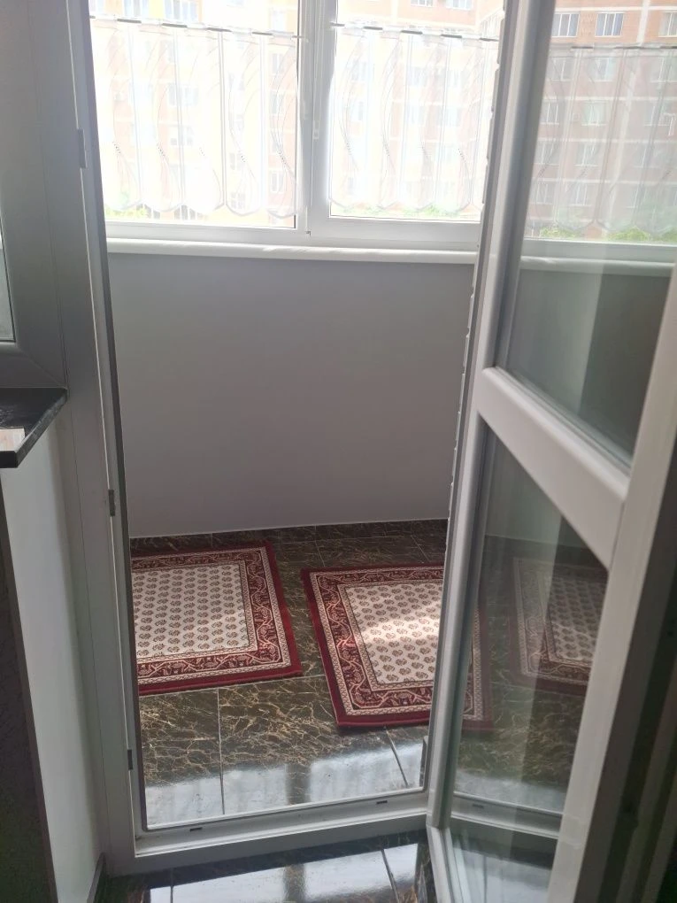 Продається 1-кімнатна квартира на Ц.Бульварі, 2 поверх/10