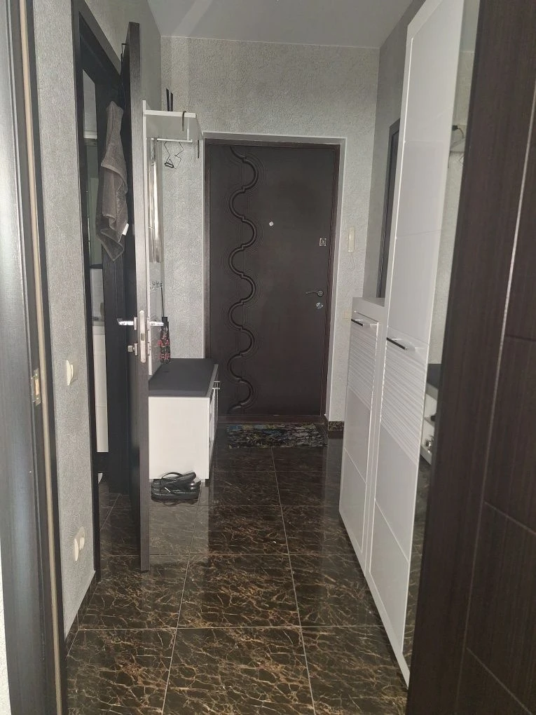 Продається 1-кімнатна квартира на Ц.Бульварі, 2 поверх/10