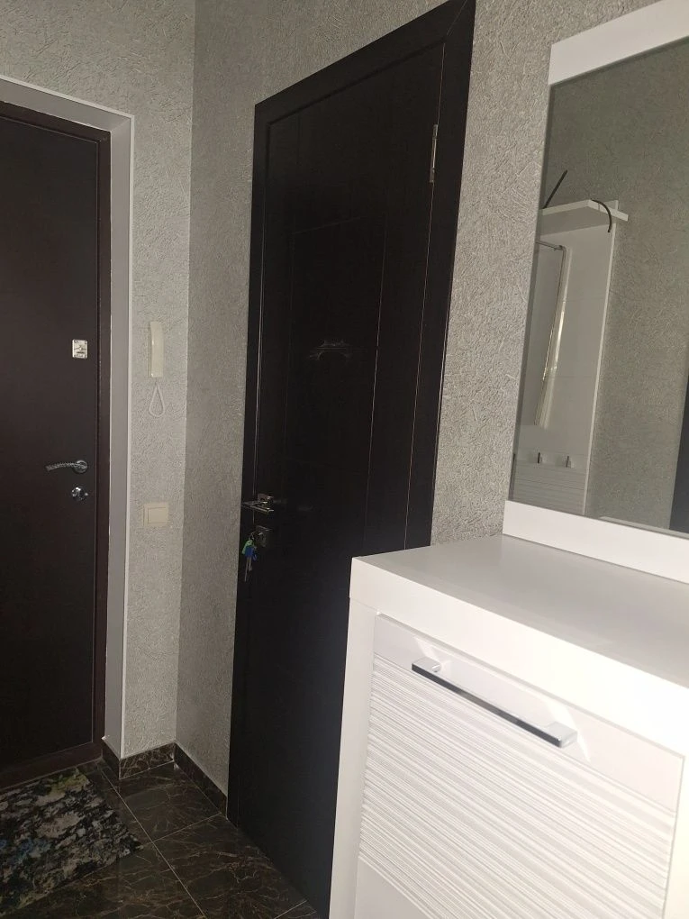 Продається 1-кімнатна квартира на Ц.Бульварі, 2 поверх/10