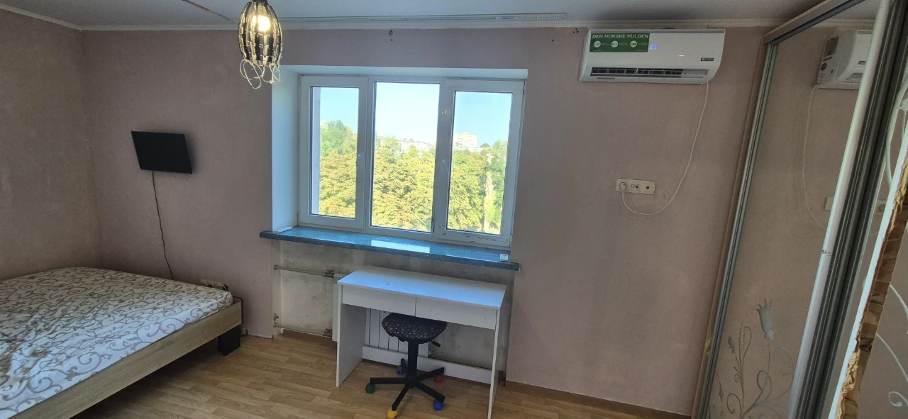 2-х кімнатна квартира в центрі Чорноморська,