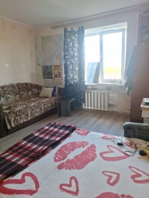 Продам коммуну на Александрийской 16,этаж 6/9,цена 9500 с оф