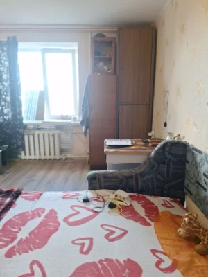 Продам коммуну на Александрийской 16,этаж 6/9,цена 9500 с оф