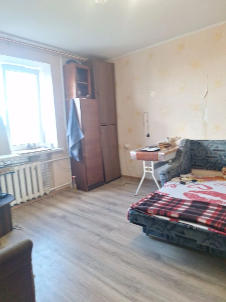 Продам коммуну на Александрийской 16,этаж 6/9,цена 9500 с оф