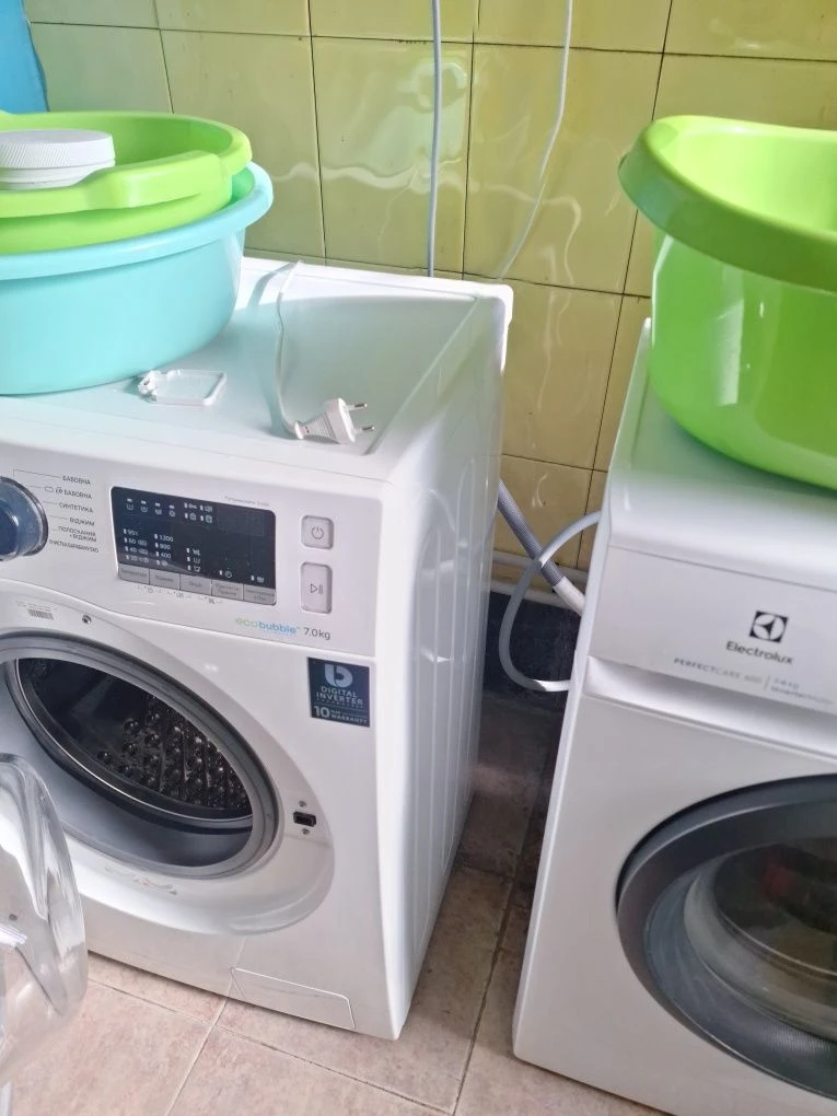 Продам коммуну на Александрийской 16,этаж 6/9,цена 9500 с оф