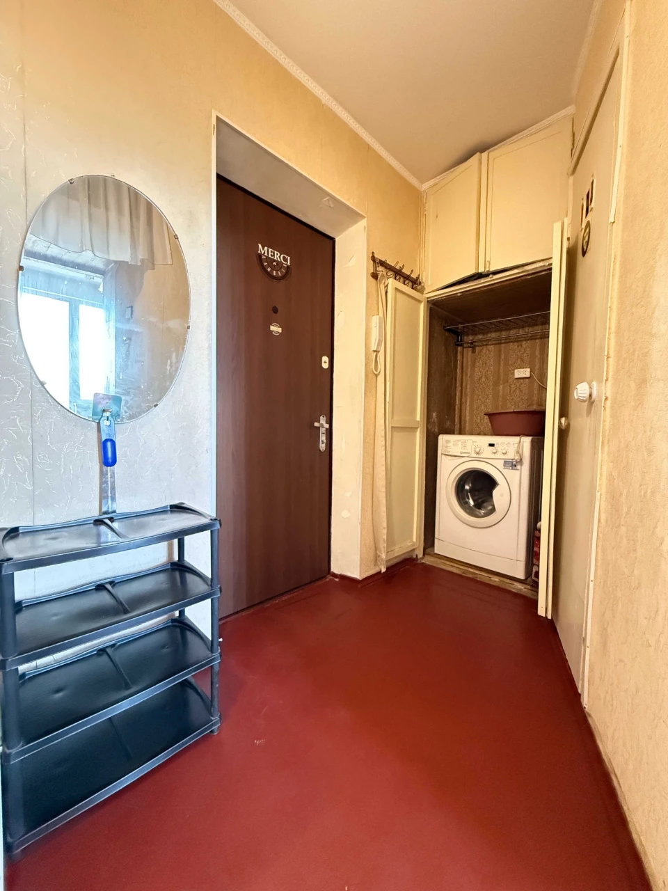 Продам 1 кімнатну квартиру в 9 поверховому будинку. Чорномор