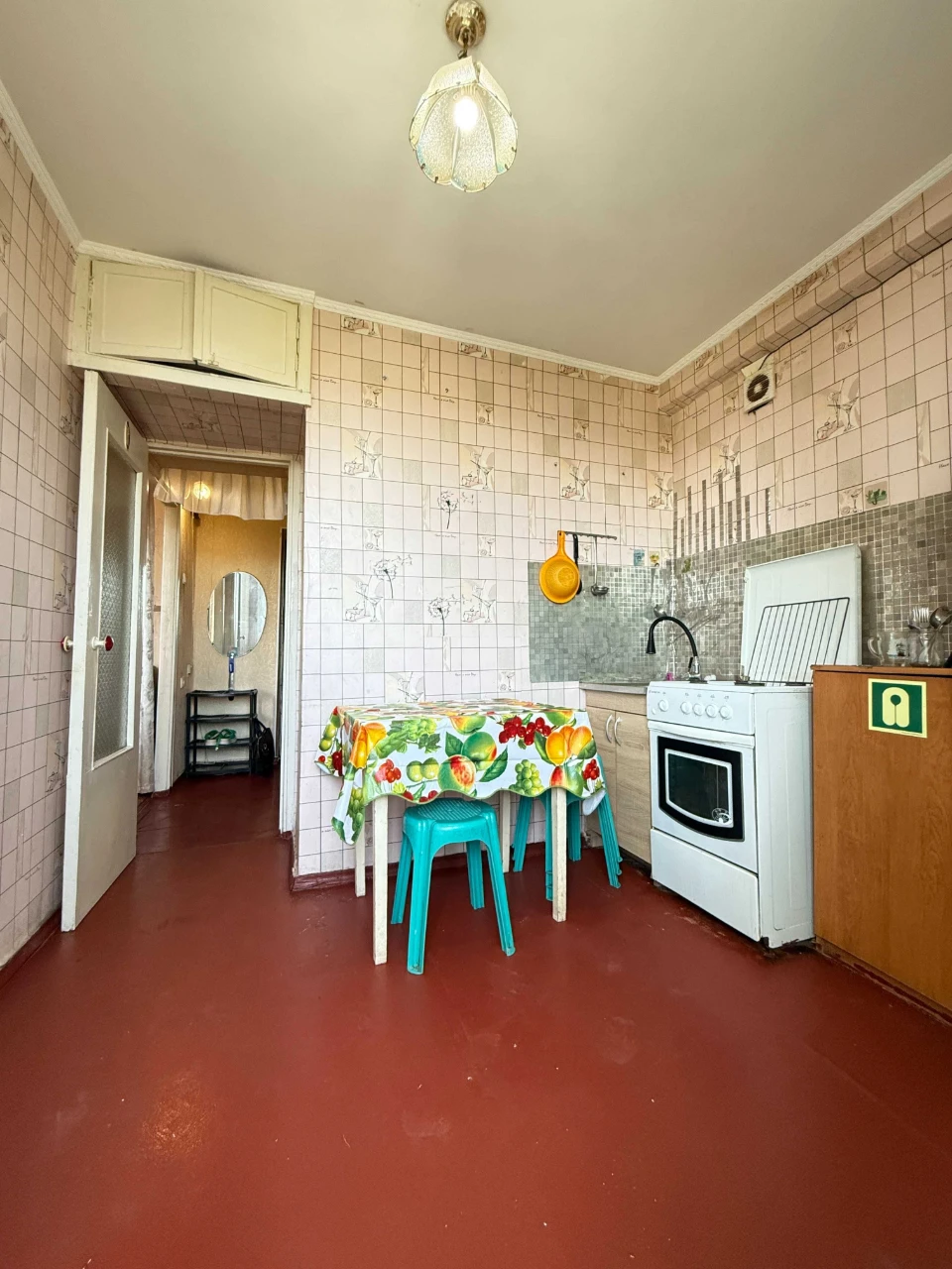 Продам 1 кімнатну квартиру в 9 поверховому будинку. Чорномор