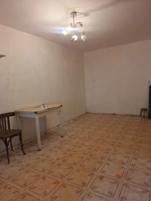 Продається 1 кімната 1/5, центр