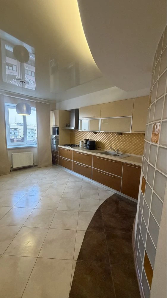 3 кімн.кв.Моноліт 93 000$