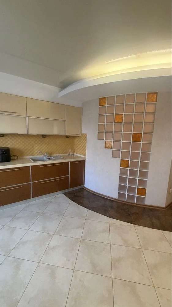 3 кімн.кв.Моноліт 93 000$