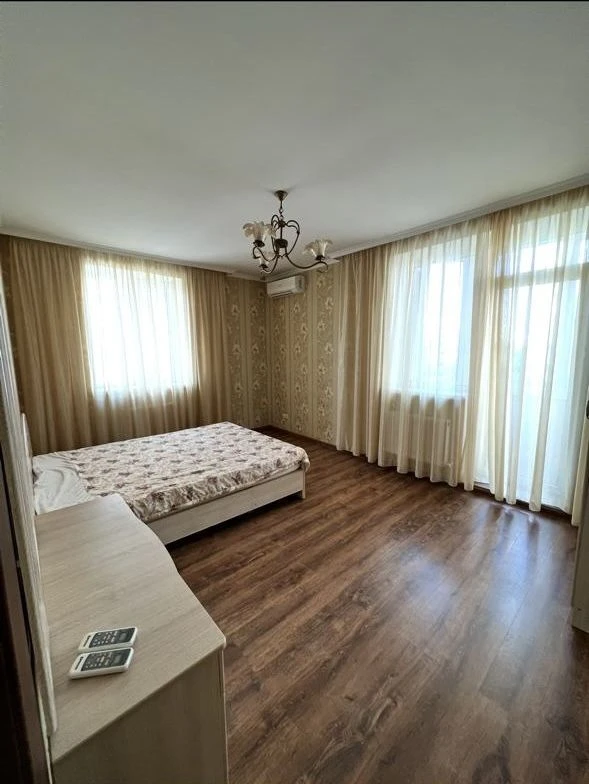 Продається велика 3-кімнатна квартира