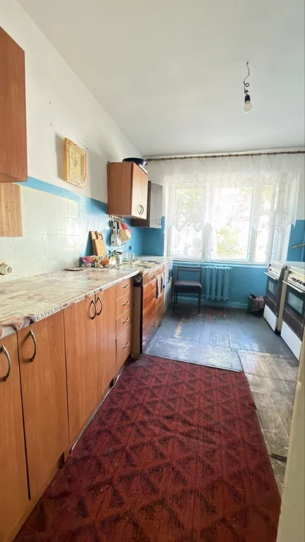 В продаже хорошая коммунальная квартира .