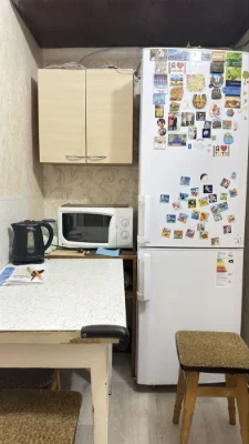 В продаже хорошая коммунальная квартира .
