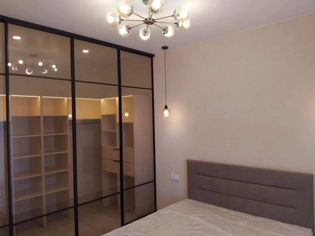 Собственник.Продам на Краснова  в 67 ж 1к кв  13эт 43м