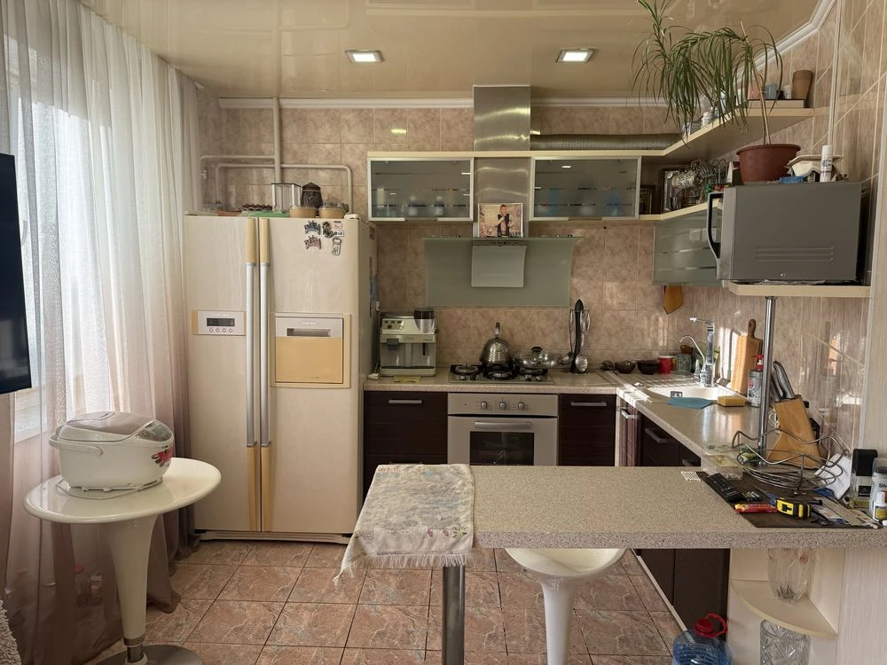 Продам квартиру с ремонтом и мебелью возле моря 3 этаж