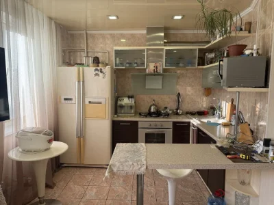 Продам квартиру с ремонтом и мебелью возле моря 3 этаж