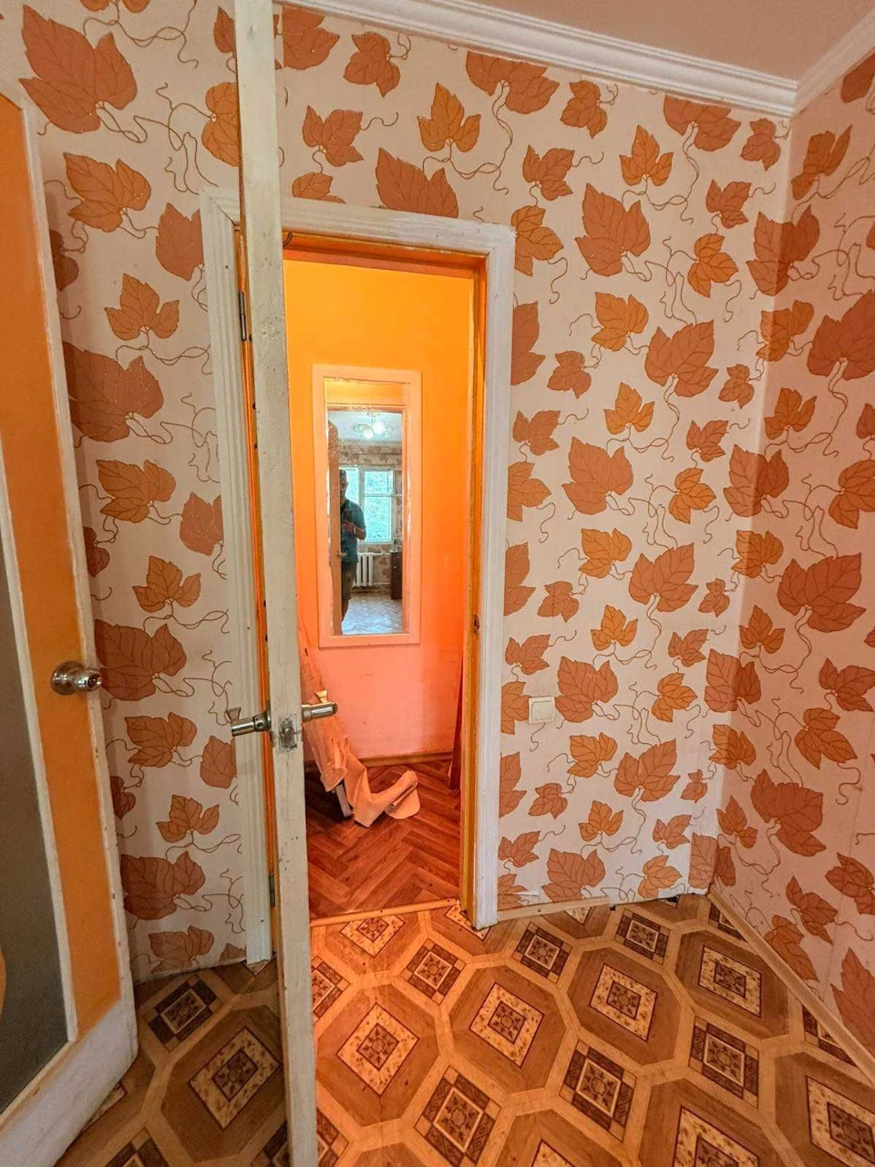 Продам 2 комнатную на Мира на низком этаже