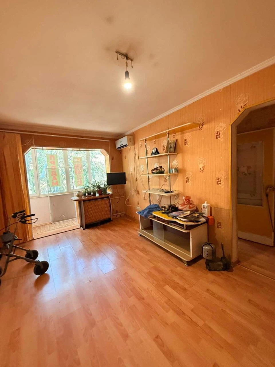 Продам 2 комнатную на Мира на низком этаже
