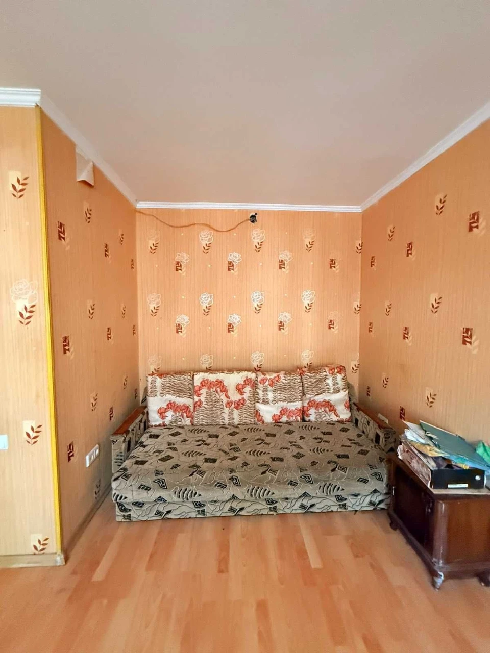 Продам 2 комнатную на Мира на низком этаже